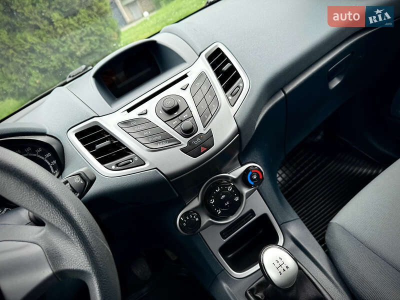 Хетчбек Ford Fiesta 2008 в Кам'янському