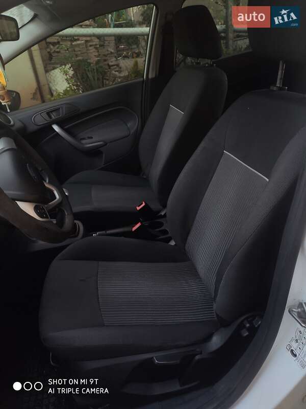 Хетчбек Ford Fiesta 2010 в Заліщиках