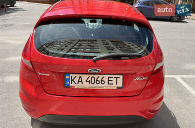 Хэтчбек Ford Fiesta 2012 в 