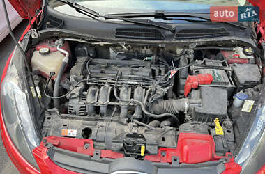 Хэтчбек Ford Fiesta 2012 в 