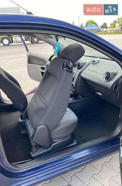 Хэтчбек Ford Fiesta 2004 в 