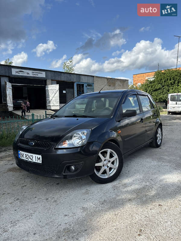 Хэтчбек Ford Fiesta 2008 в 