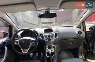 Хэтчбек Ford Fiesta 2010 в 