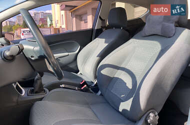 Хэтчбек Ford Fiesta 2010 в 
