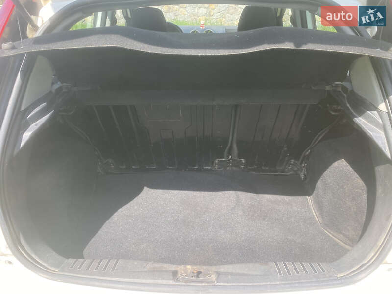 Хэтчбек Ford Fiesta 2004 в Виннице