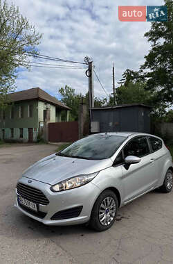 Хэтчбек Ford Fiesta 2015 в Кривом Роге