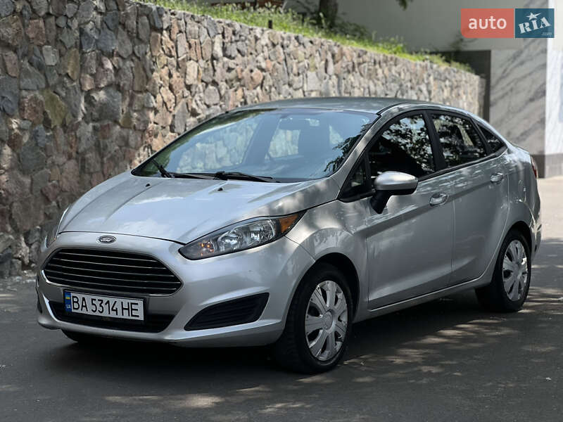 Седан Ford Fiesta 2015 в Кропивницком