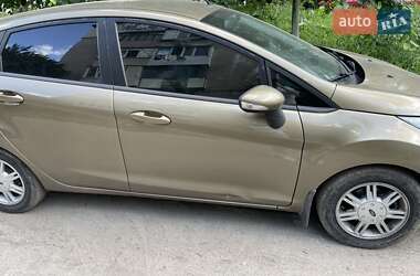 Хетчбек Ford Fiesta 2012 в 