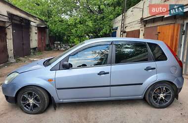 Хэтчбек Ford Fiesta 2005 в 