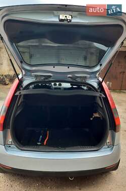 Хэтчбек Ford Fiesta 2005 в 