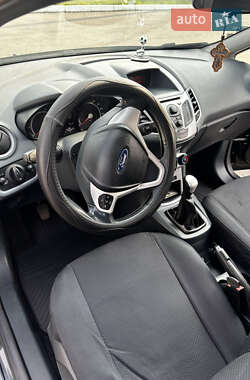 Хэтчбек Ford Fiesta 2011 в 