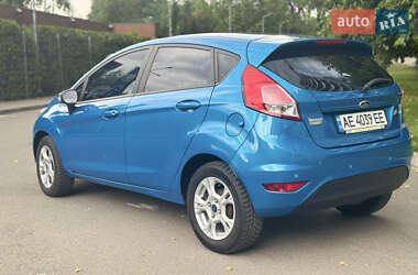 Хетчбек Ford Fiesta 2016 в 