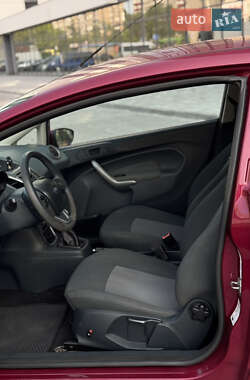 Хетчбек Ford Fiesta 2010 в 