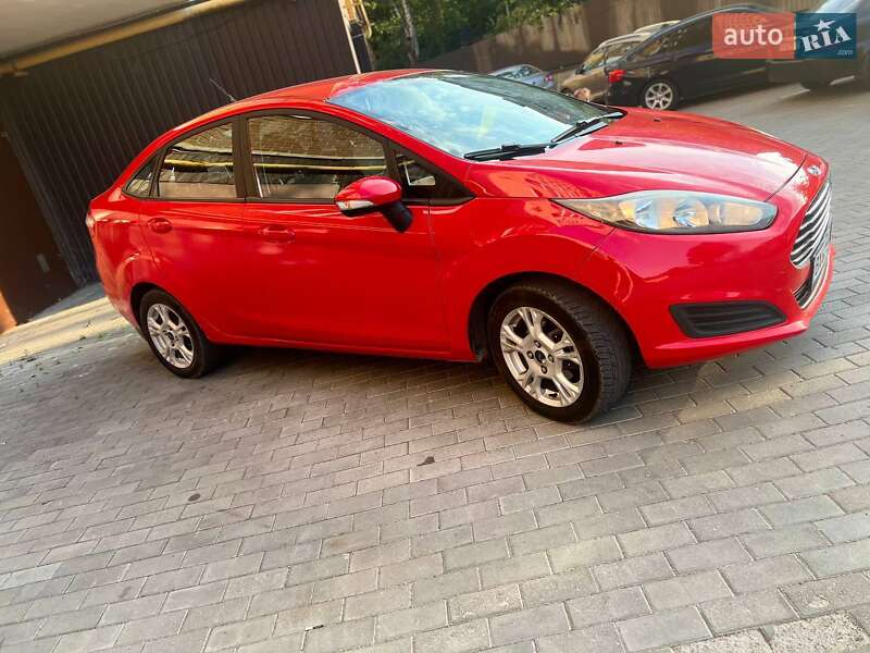 Седан Ford Fiesta 2015 в Хмельницком