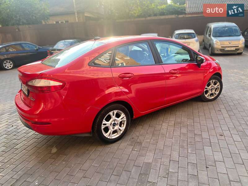 Седан Ford Fiesta 2015 в Хмельницком