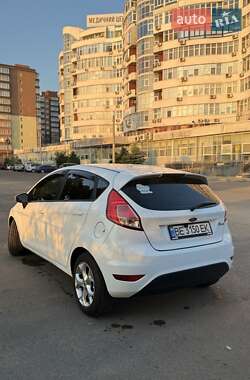 Хэтчбек Ford Fiesta 2012 в 