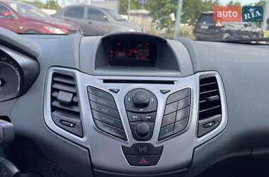 Хэтчбек Ford Fiesta 2011 в 