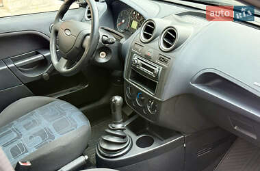 Хэтчбек Ford Fiesta 2007 в 