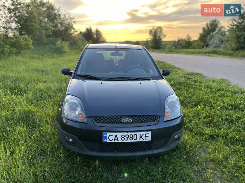 Хэтчбек Ford Fiesta 2008 в 