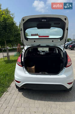 Хэтчбек Ford Fiesta 2016 в 