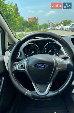 Хэтчбек Ford Fiesta 2016 в 