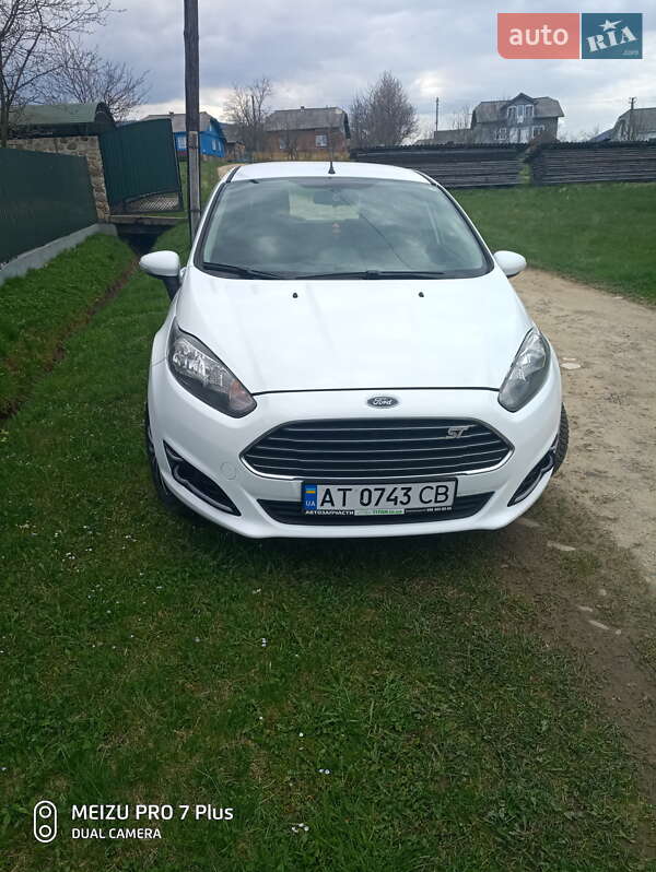 Хэтчбек Ford Fiesta 2013 в 