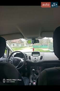 Хэтчбек Ford Fiesta 2013 в 
