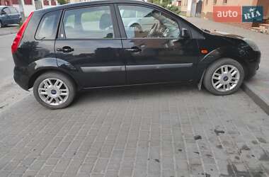 Хэтчбек Ford Fiesta 2005 в 