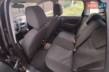 Хэтчбек Ford Fiesta 2005 в 