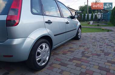 Хэтчбек Ford Fiesta 2004 в 