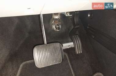 Хэтчбек Ford Fiesta 2004 в 