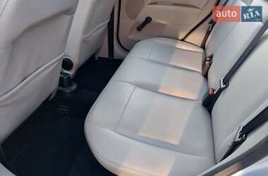 Хэтчбек Ford Fiesta 2004 в 