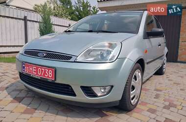 Хэтчбек Ford Fiesta 2004 в 