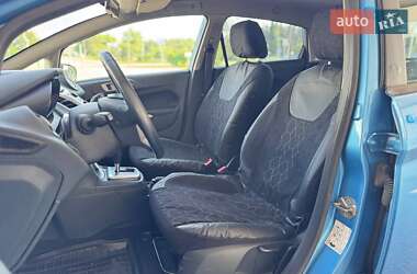 Хэтчбек Ford Fiesta 2011 в 