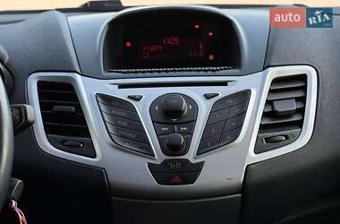Хэтчбек Ford Fiesta 2011 в 