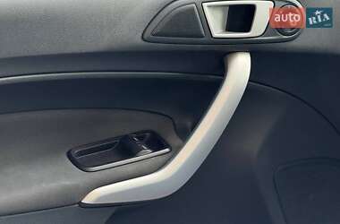 Хэтчбек Ford Fiesta 2011 в 