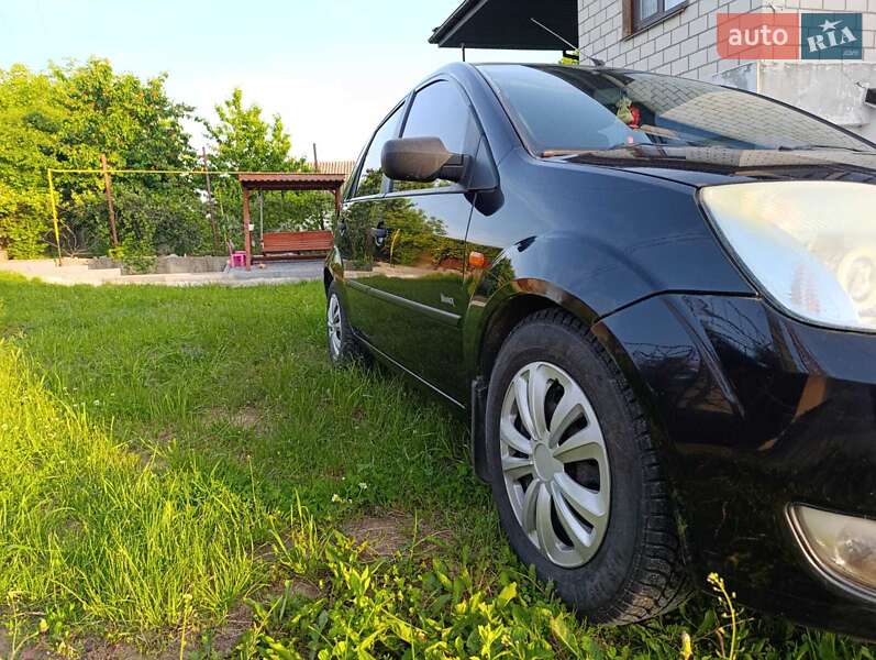 Хэтчбек Ford Fiesta 2002 в Виннице