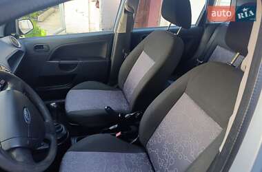 Хэтчбек Ford Fiesta 2006 в 