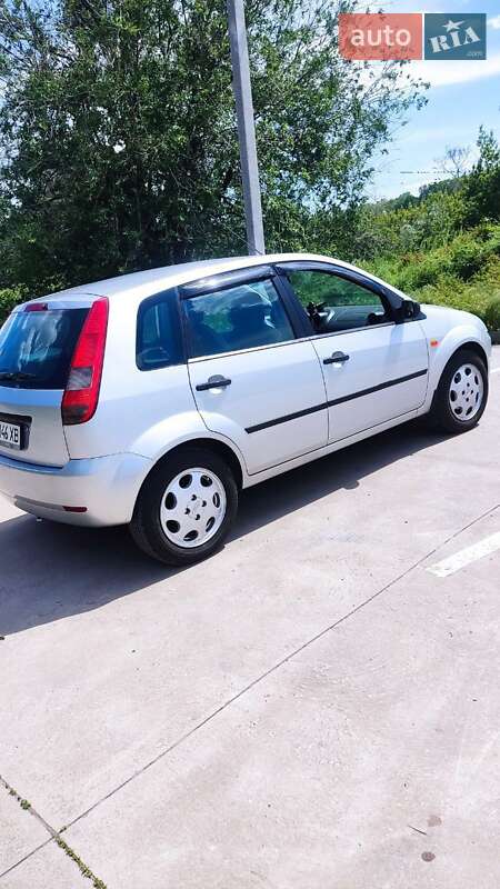 Хэтчбек Ford Fiesta 2004 в Днепре