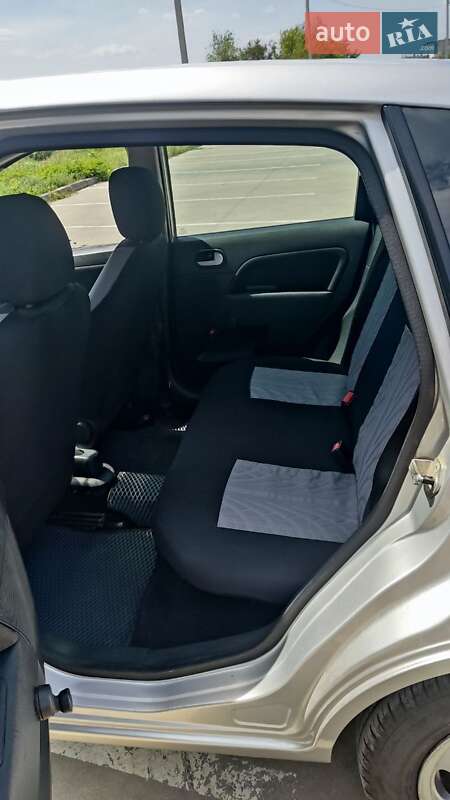 Хэтчбек Ford Fiesta 2004 в Днепре