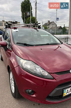 Хэтчбек Ford Fiesta 2011 в 
