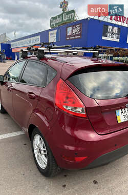 Хэтчбек Ford Fiesta 2011 в 