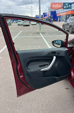 Хэтчбек Ford Fiesta 2011 в 