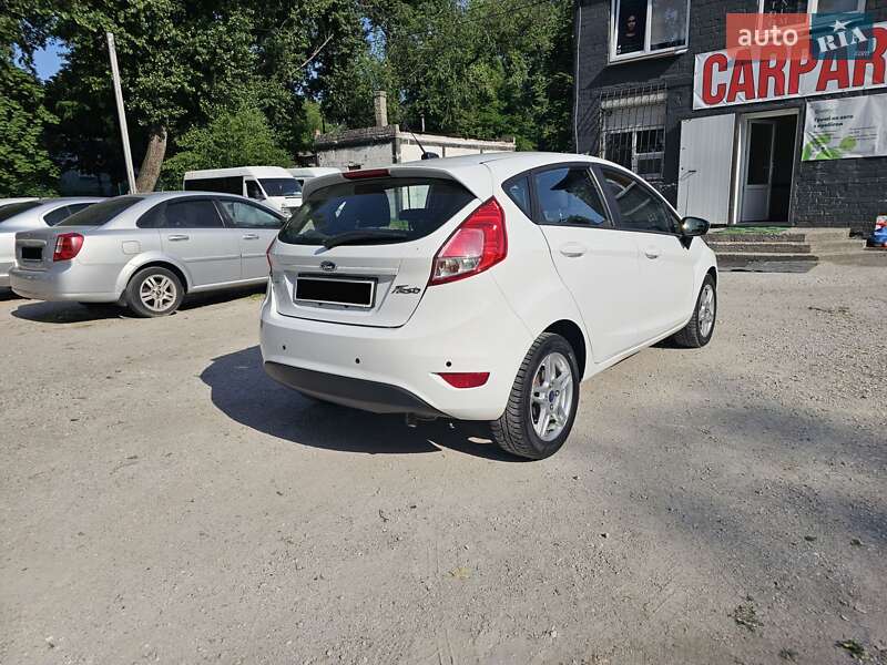 Хэтчбек Ford Fiesta 2017 в Каменском