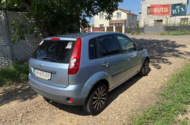 Хэтчбек Ford Fiesta 2005 в 