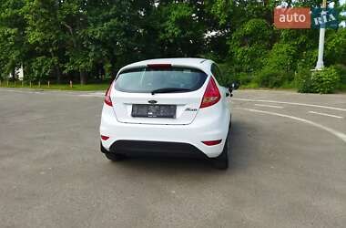 Хэтчбек Ford Fiesta 2012 в 