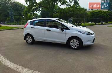 Хэтчбек Ford Fiesta 2012 в 