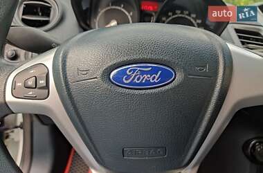 Хэтчбек Ford Fiesta 2012 в 