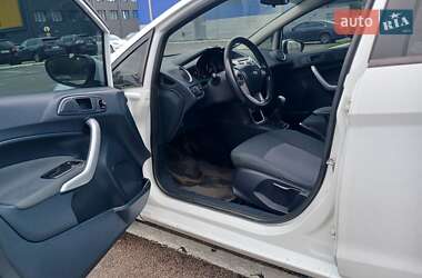 Хэтчбек Ford Fiesta 2012 в 