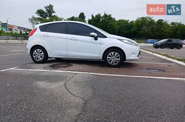 Хэтчбек Ford Fiesta 2012 в 